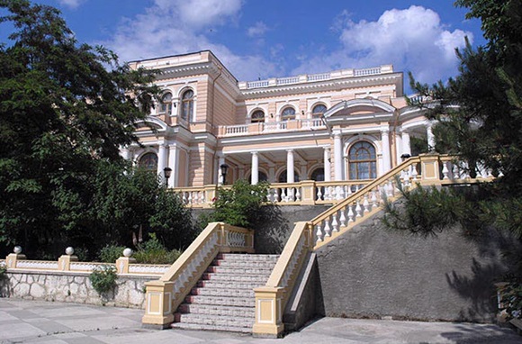 Имение графа Устинова Аксенов критически оценил реставраторов памятников культуры Крыма