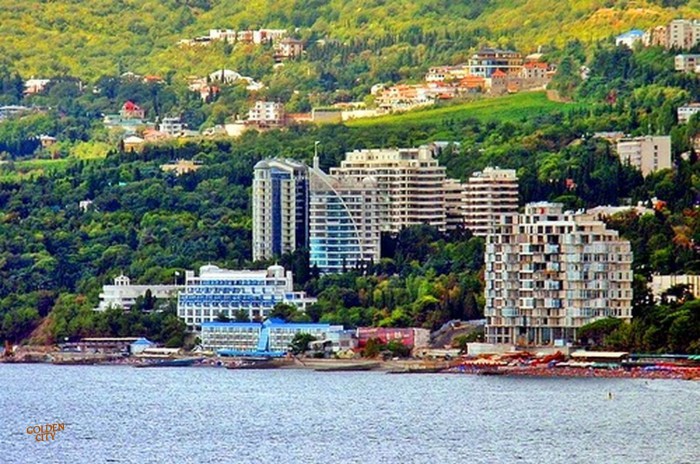 В Приморском парке и на набережной Ялты закроют движение автомобилей